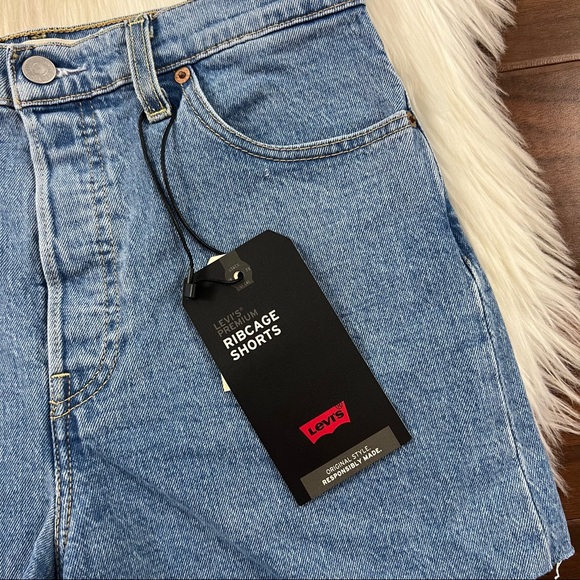 Levi's Size 28‎ Ribcage Cut Off Denim Jean Shorts - Picture 2 of 10